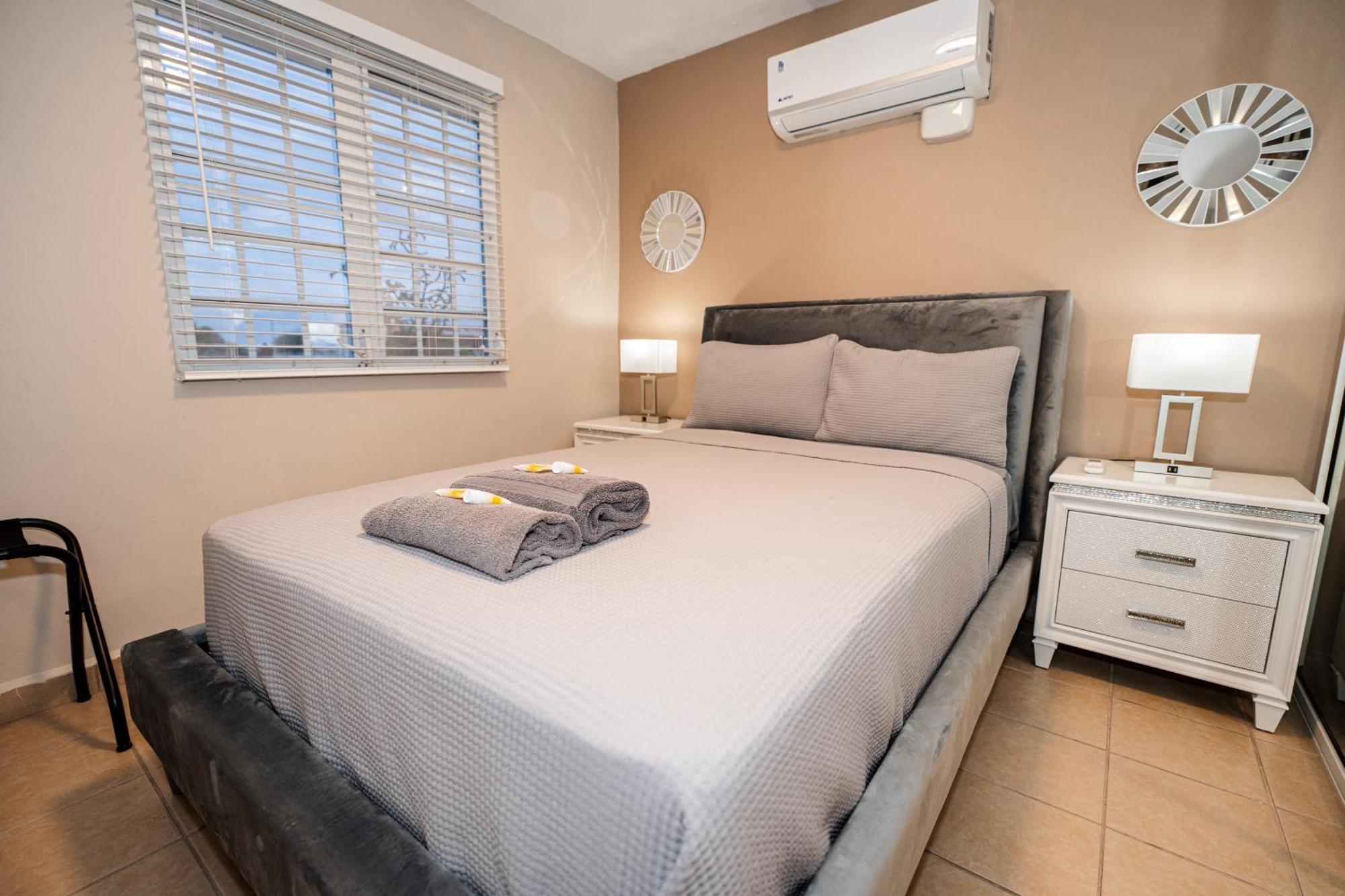 דירות פונצ'ה Luxury Retreat With Private Jacuzzi And Mountain Views Free Parking מראה חיצוני תמונה