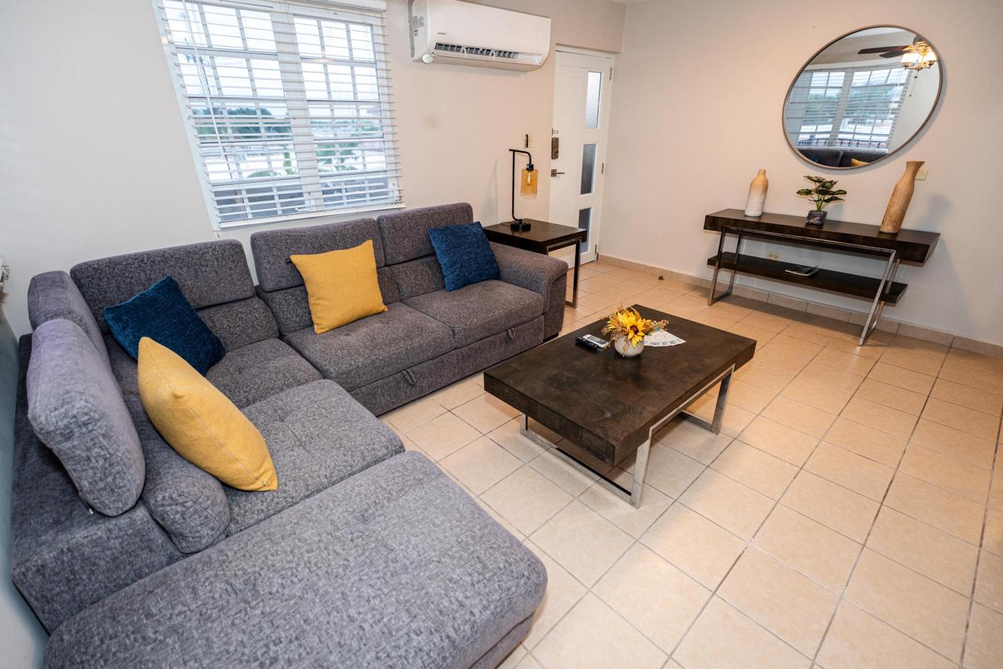 דירות פונצ'ה Luxury Retreat With Private Jacuzzi And Mountain Views Free Parking מראה חיצוני תמונה