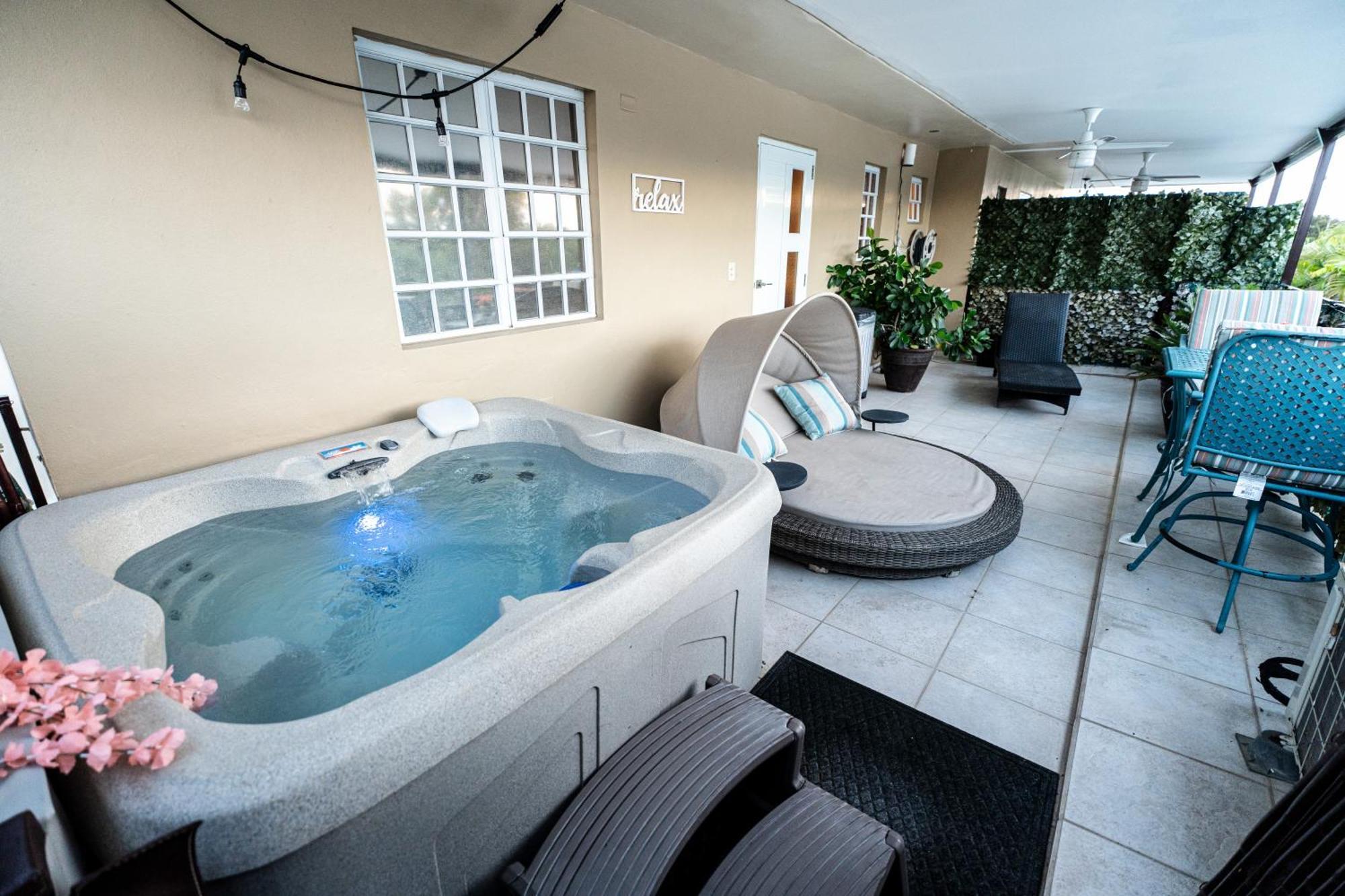 דירות פונצ'ה Luxury Retreat With Private Jacuzzi And Mountain Views Free Parking מראה חיצוני תמונה